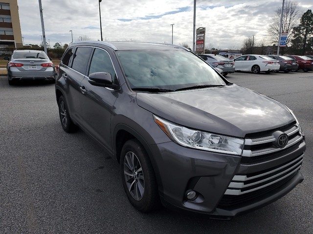 Certified Pre Owned 2017 Toyota Highlander Xle Front Wheel Drive Suv